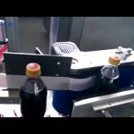Automātiska Cola pudeles marķēšanas mašīna