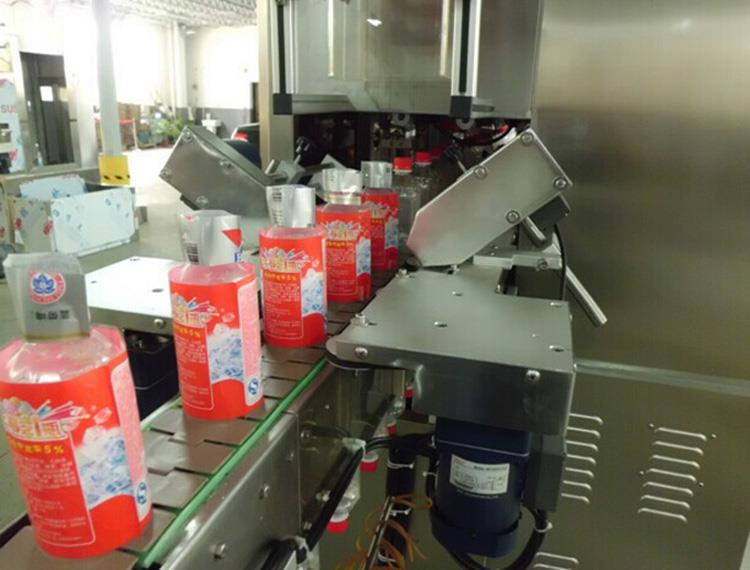 Automātiska dubultgalvas siltuma PVC etiķetes saraušanās uzmavu marķēšanas mašīna