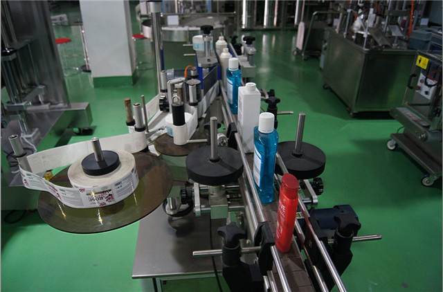 Automātiska vertikālu apaļu pudeļu marķēšanas mašīnas konfigurācija
